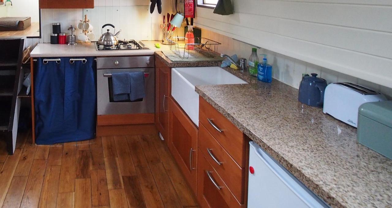 Hotel Roisin Dubh Houseboat Sallins Exterior foto